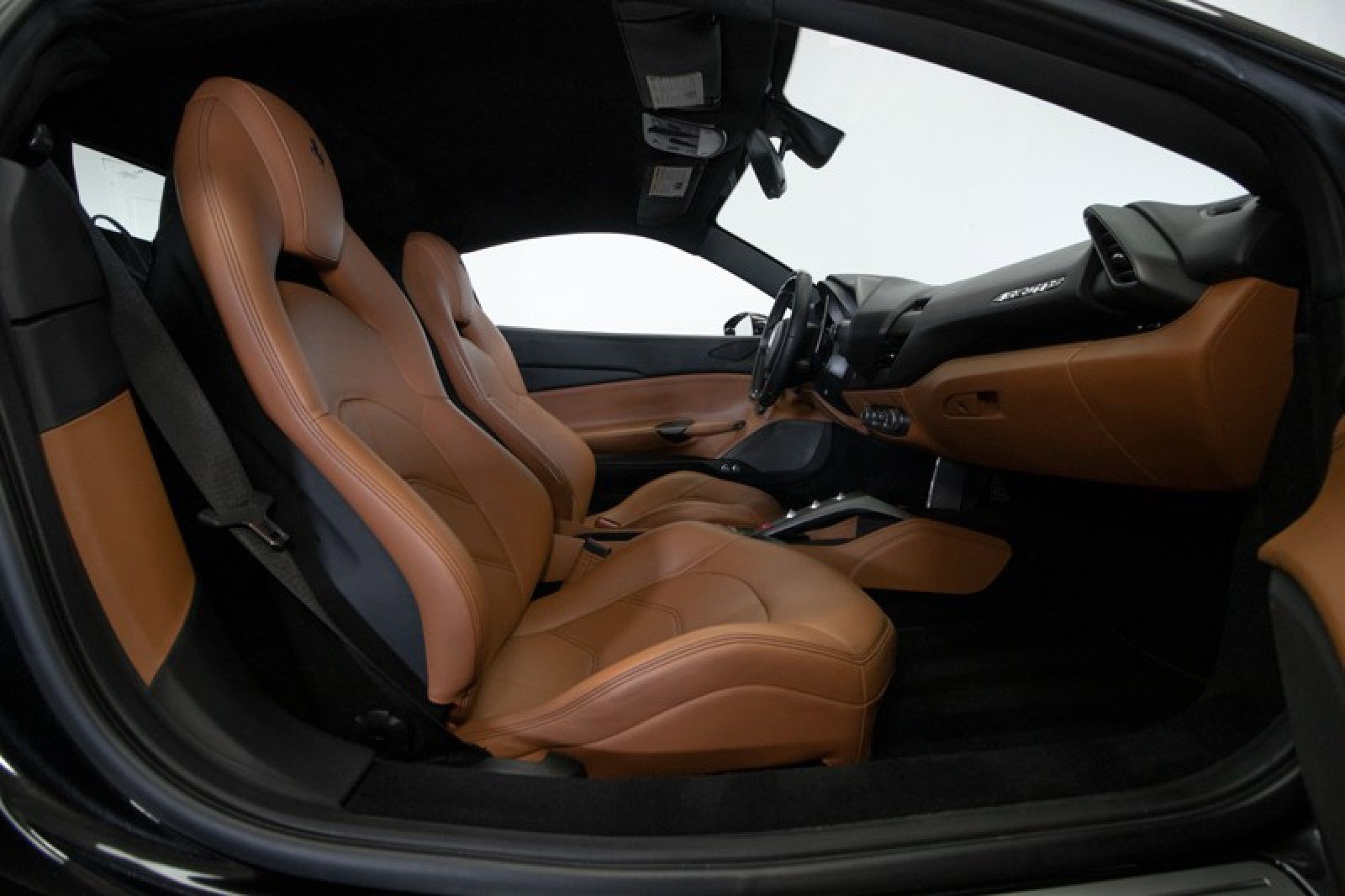 Used 2018 Ferrari 488 GTB image 46