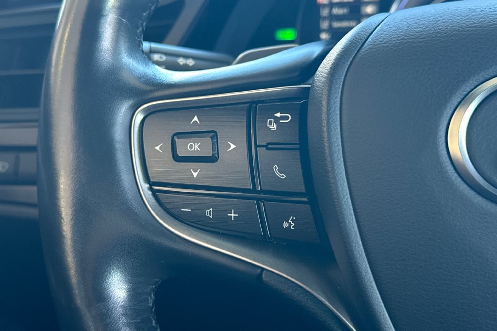 Used 2025 Lexus ES 300h w/ Premium Package FWD image 26