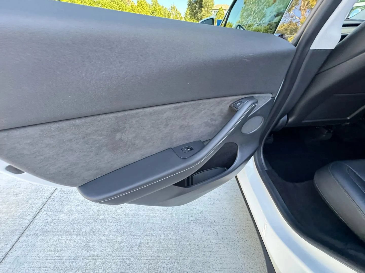 Used 2022 Tesla Model Y Long Range AWD/4WD image 28