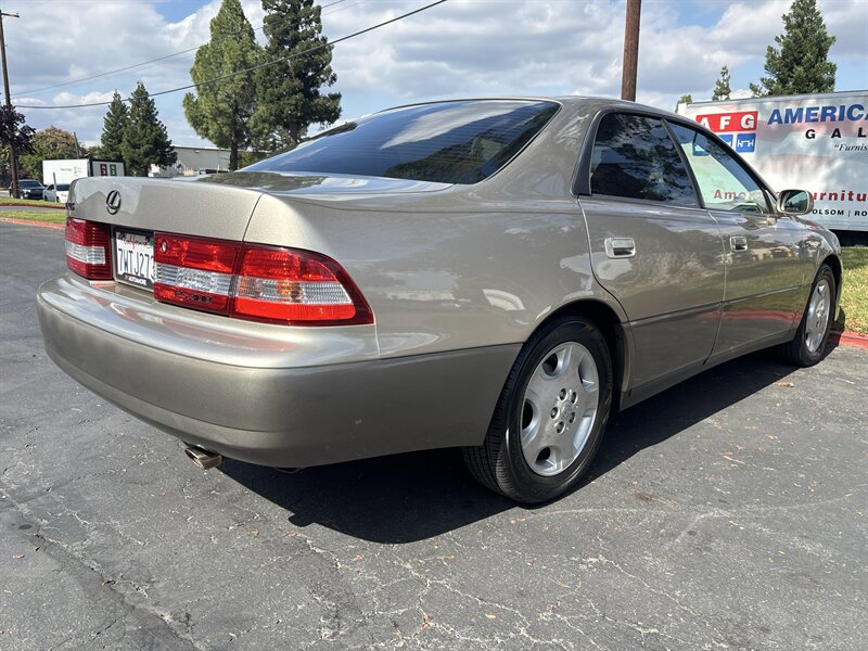 Used 2000 Lexus ES 330 FWD image 11