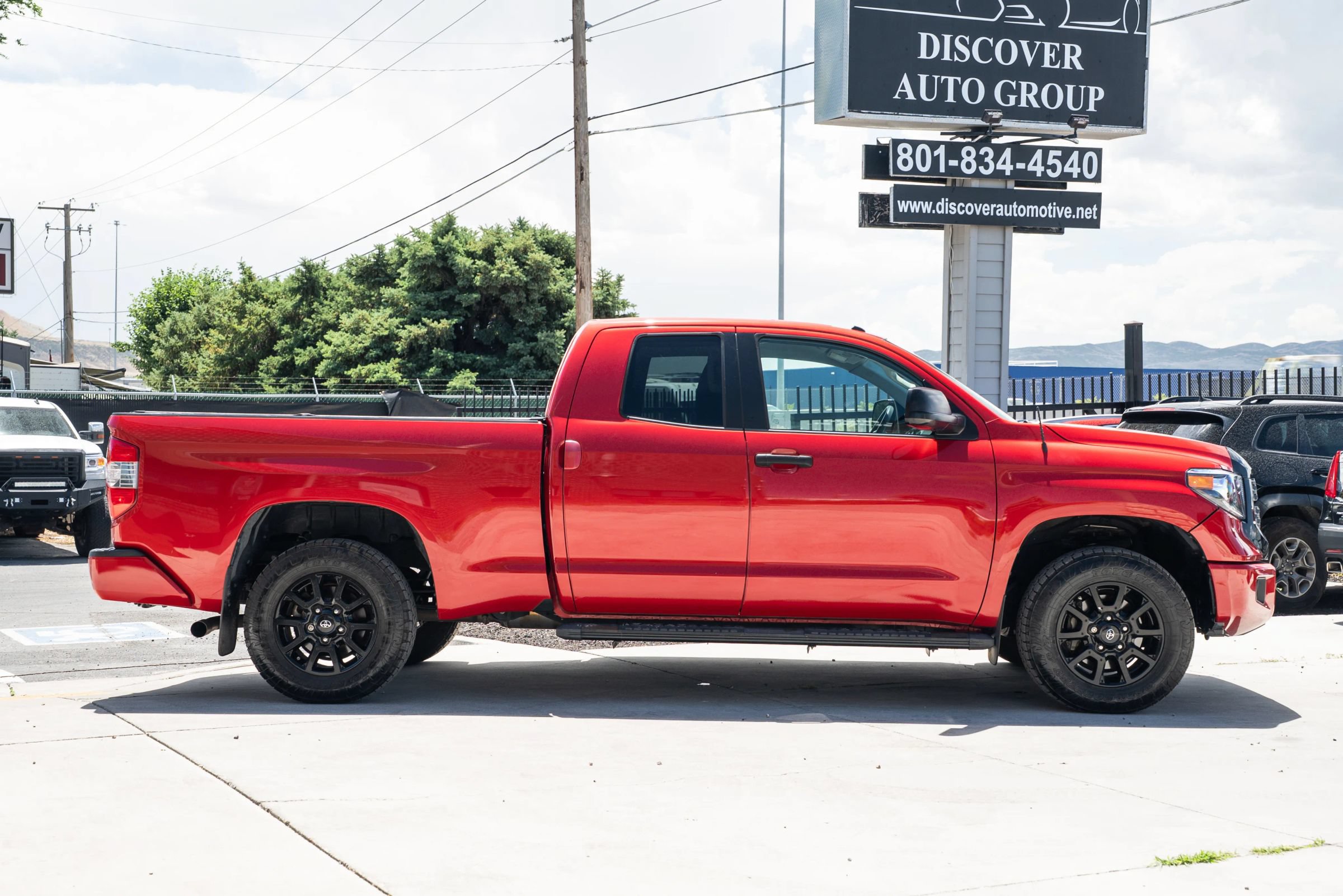 Used 2019 Toyota Tundra SR5 w/ SX Package AWD/4WD image 10