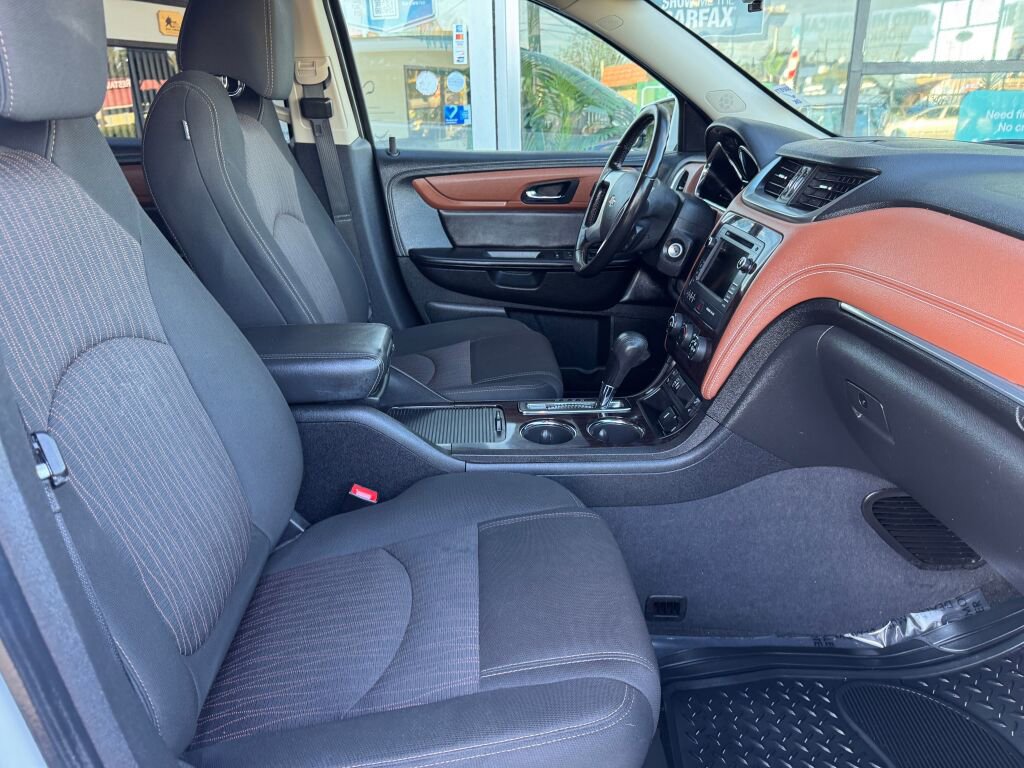 Used 2016 Chevrolet Traverse LT image 15