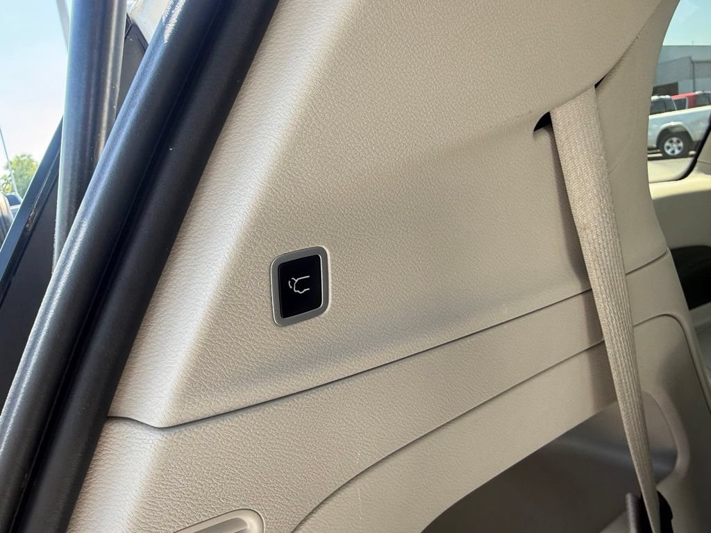Used 2023 Chrysler Voyager LX FWD image 44