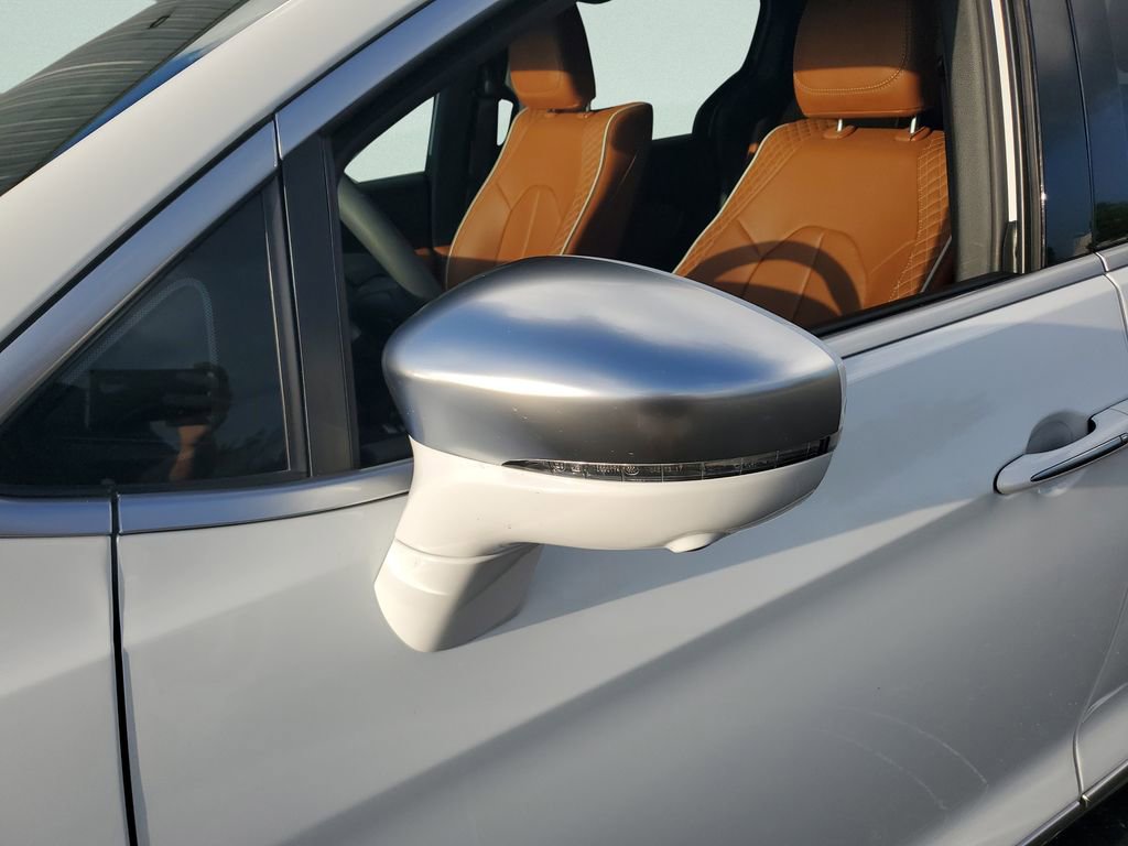 Used 2024 Chrysler Pacifica Pinnacle w/ Trailer Tow Group image 11