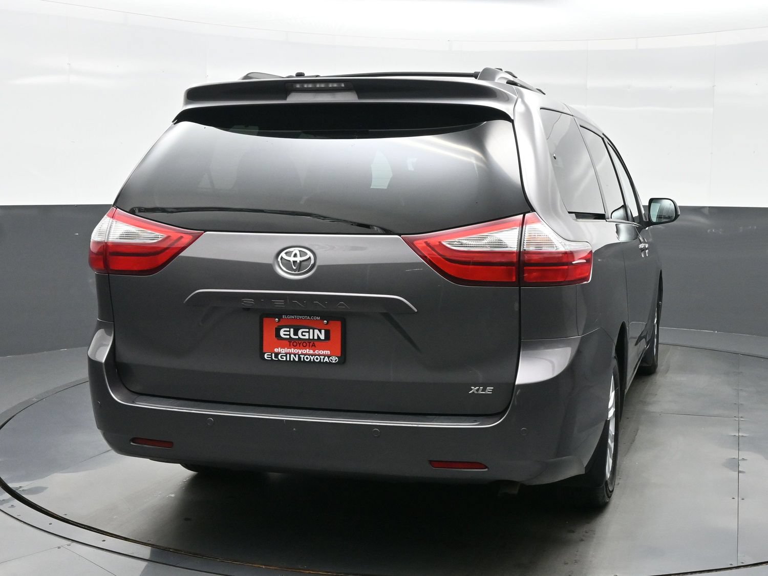 Used 2017 Toyota Sienna XLE w/ XLE Navigation Package FWD image 5