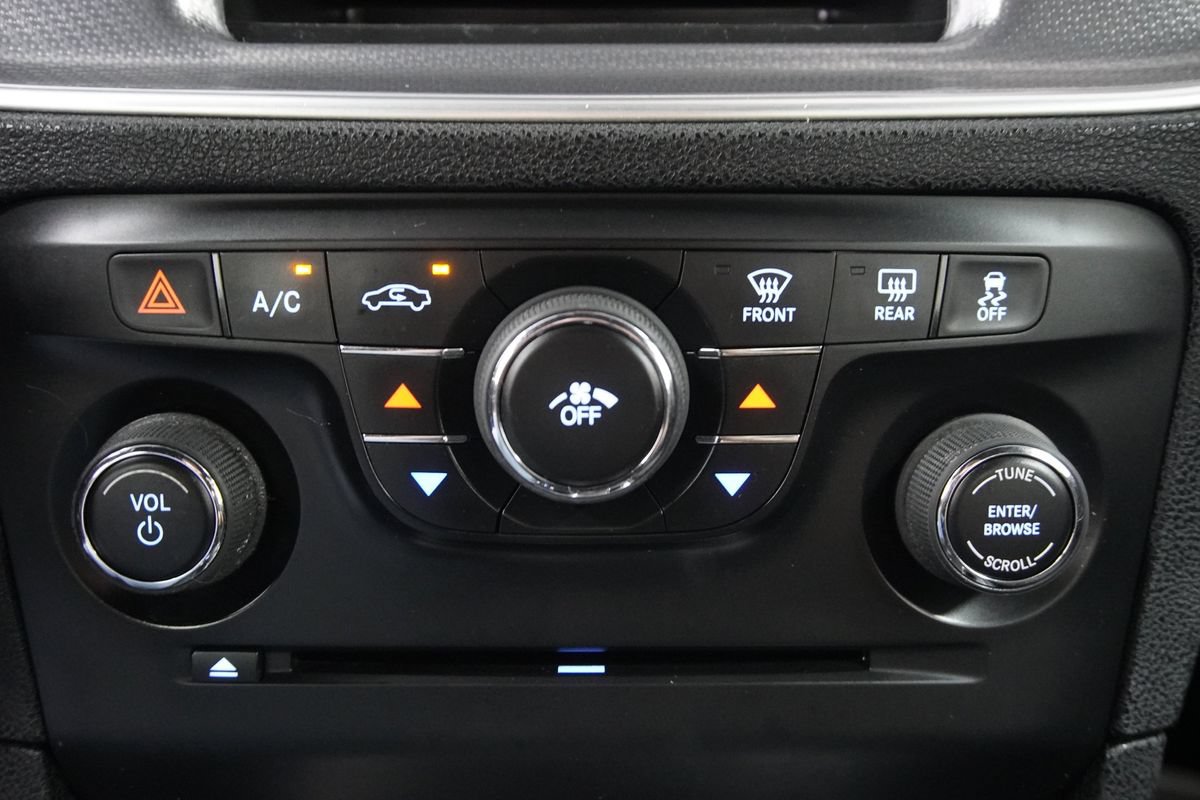 Used 2013 Dodge Charger SE w/ Connectivity Group RWD image 18