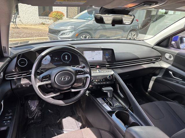 Used 2023 Hyundai Elantra SEL w/ Convenience Package FWD image 11