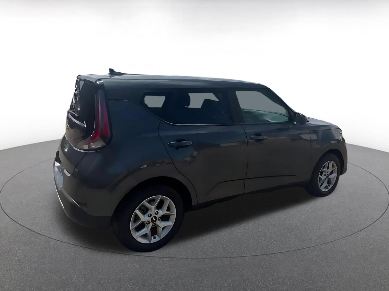 Used 2025 Kia Soul LX w/ LX Technology Package FWD image 14