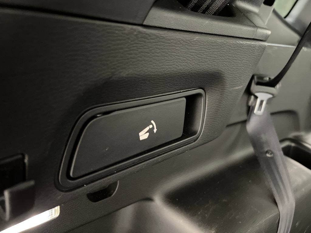 Used 2025 Mitsubishi Outlander SE FWD image 45