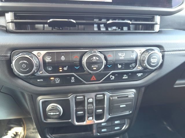 Used 2025 Jeep Wrangler Unlimited Sahara w/ Safety Group AWD/4WD image 30