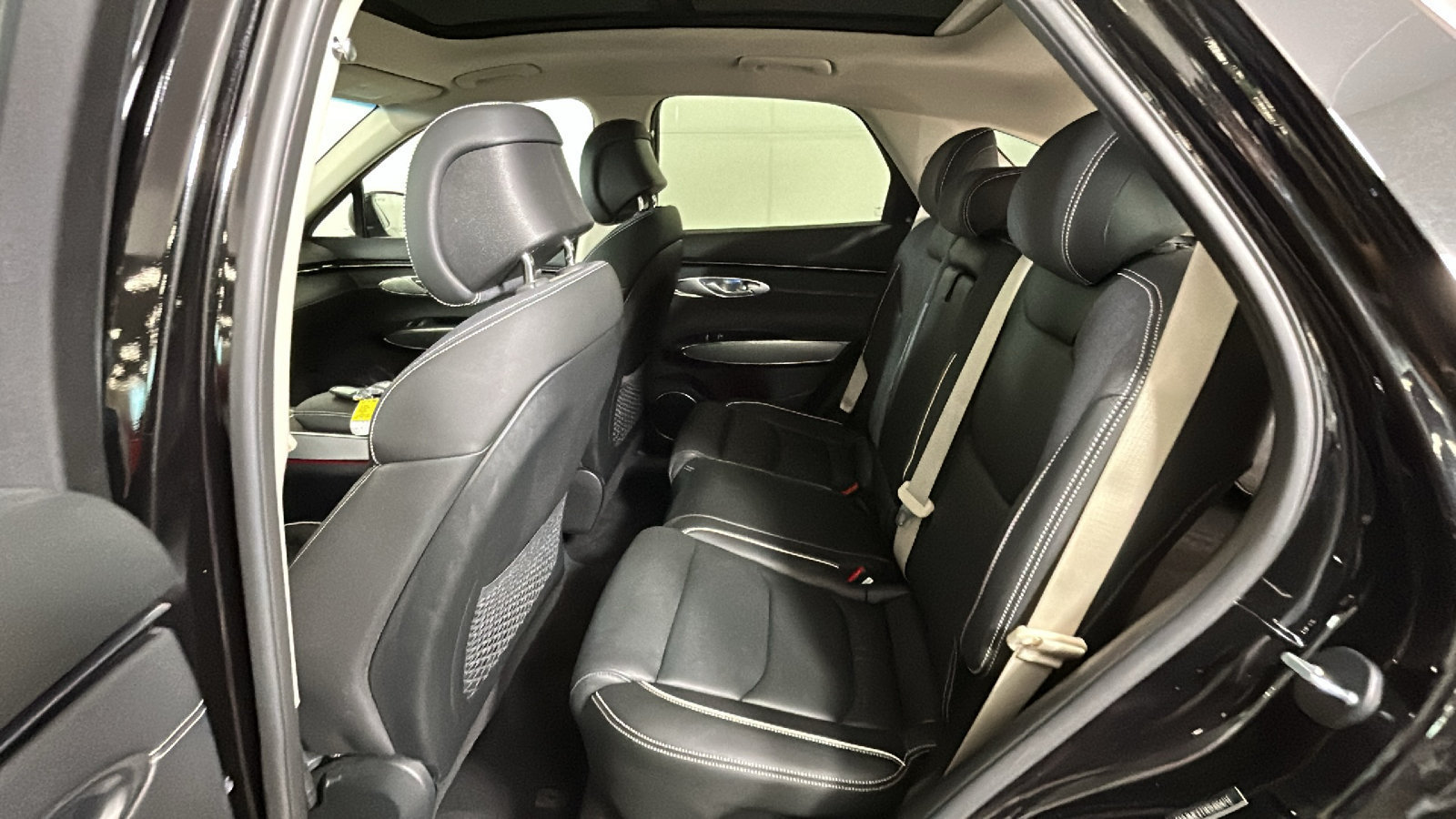 Used 2025 Genesis Electrified GV70 AWD/4WD image 33