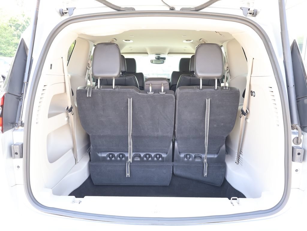 Used 2024 Chrysler Pacifica Touring-L FWD image 28