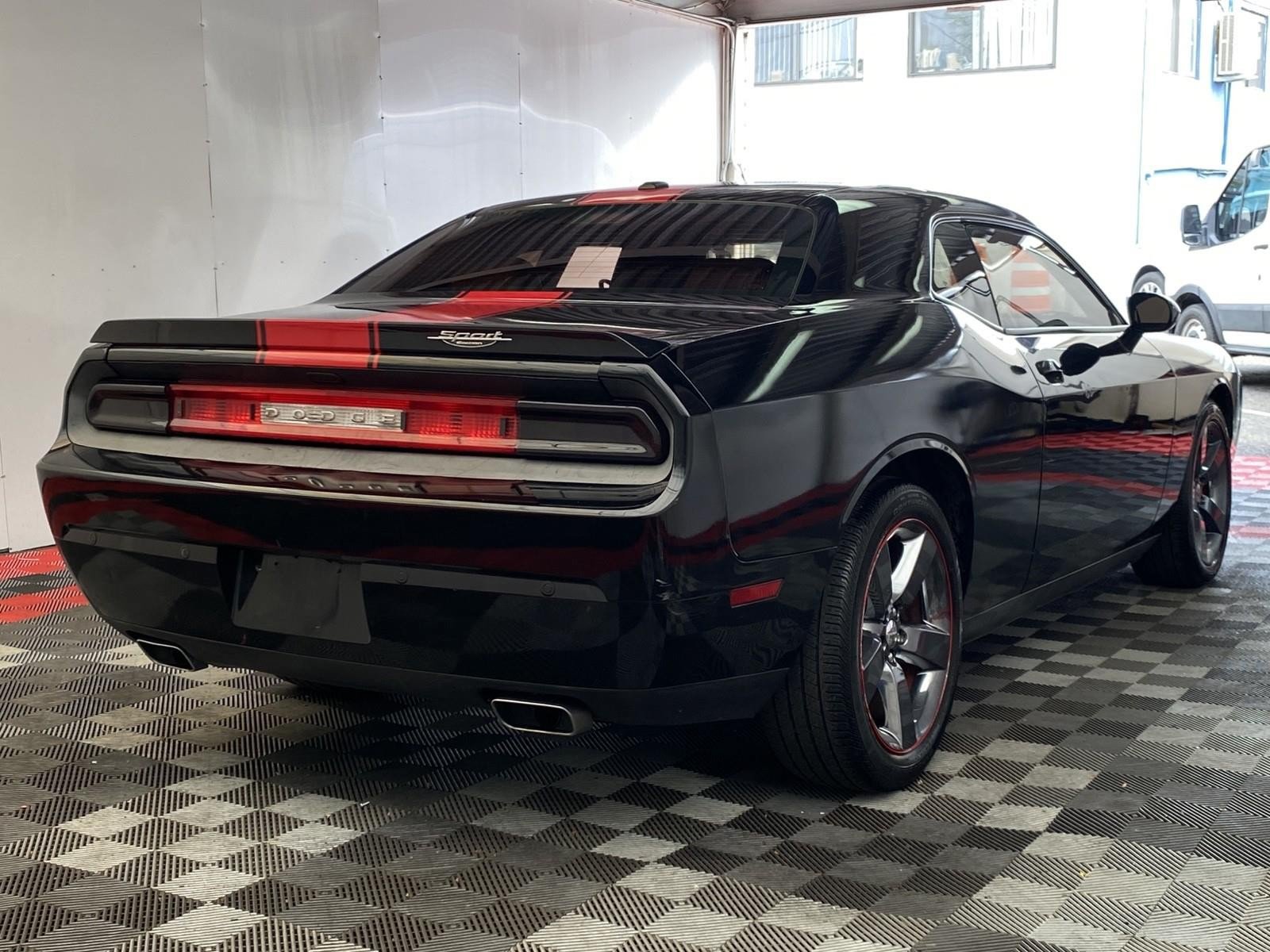 Used 2013 Dodge Challenger SXT RWD image 6