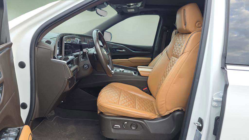 Used 2022 Cadillac Escalade ESV Premium Luxury AWD/4WD image 19