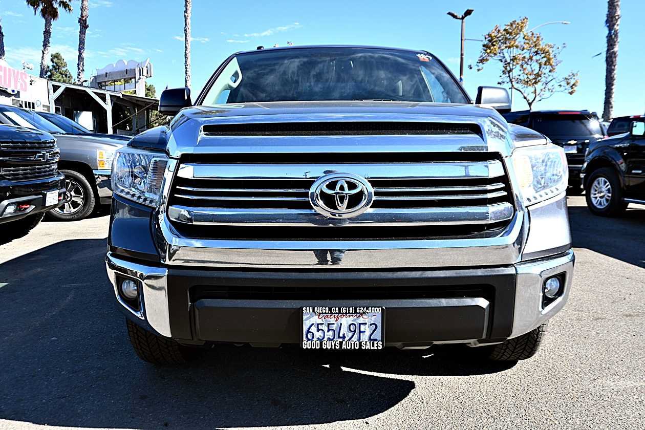 Used 2017 Toyota Tundra SR5 w/ SR5 Upgrade Package RWD image 2
