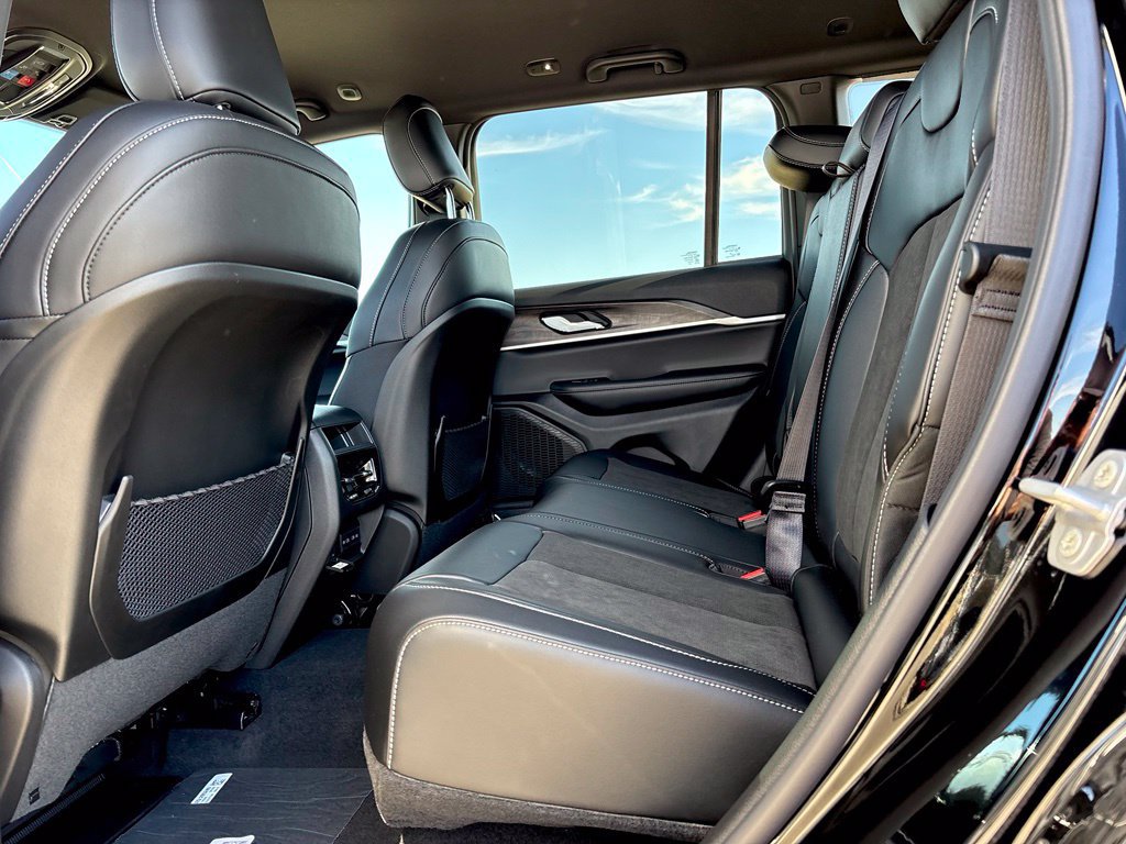 New 2027 Jeep Grand Cherokee 4WD image 7