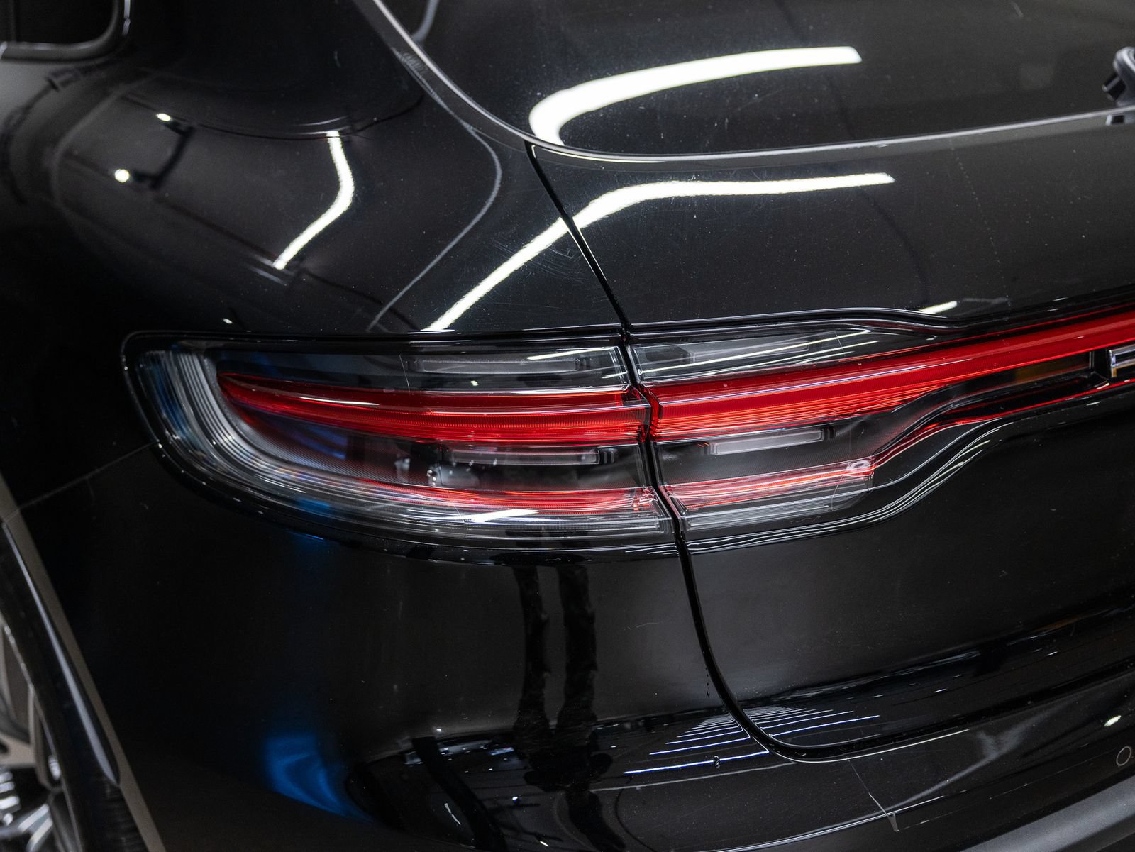 Certified 2026 Porsche Macan AWD/4WD image 23