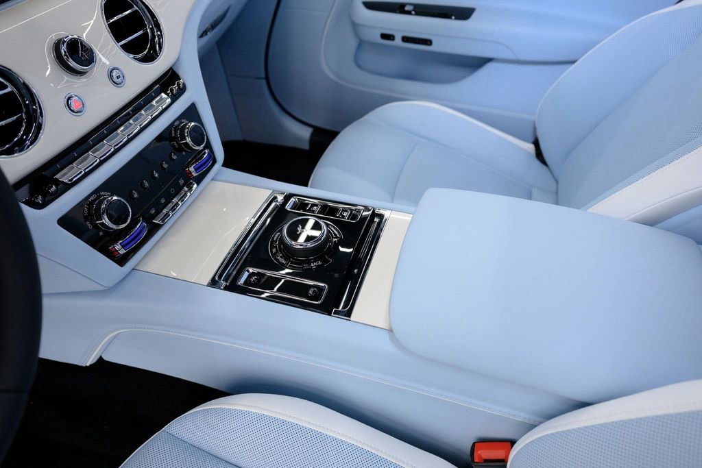 Used 2025 Rolls-Royce Spectre AWD/4WD image 40