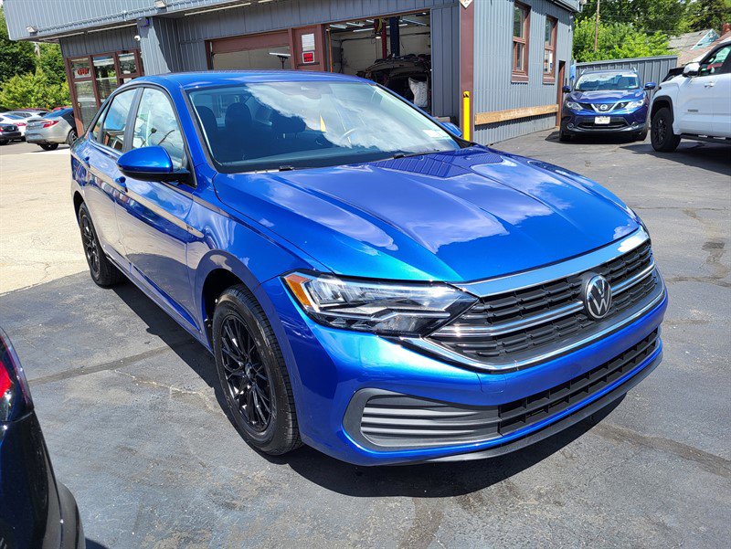 Used 2024 Volkswagen Jetta S image 1