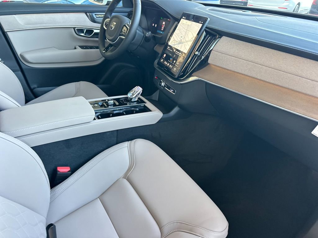 New 2026 Volvo XC90 B6 Plus w/ Protection Package Premier image 16