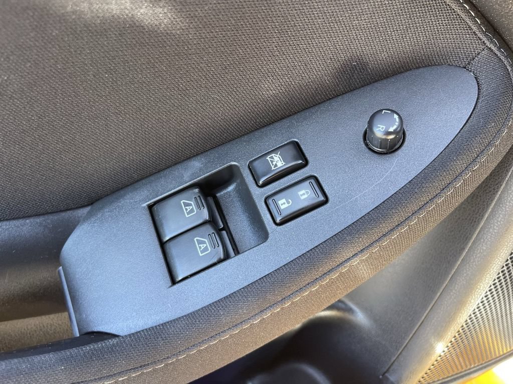 Used 2018 Nissan 370Z Roadster RWD image 17