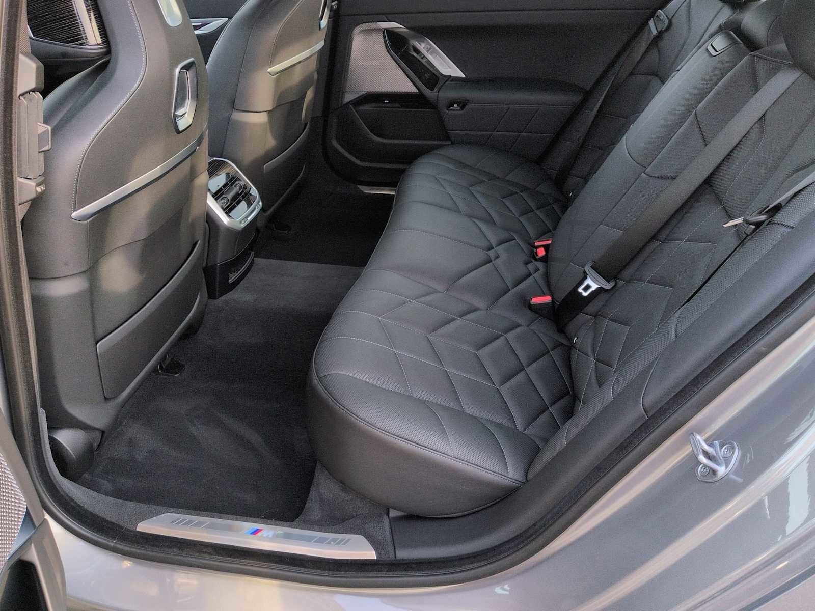 Used 2023 BMW 740i image 21