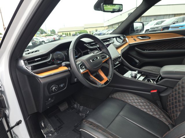 Used 2025 Jeep Grand Cherokee L Summit AWD/4WD image 19