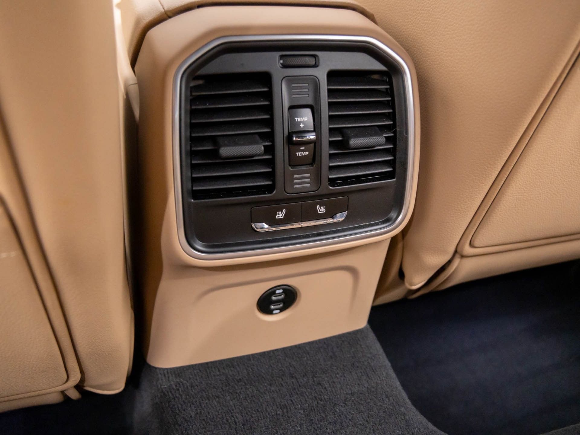 Certified 2025 Porsche Macan image 21