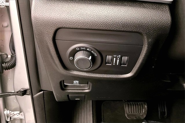 Used 2024 Jeep Grand Cherokee L Laredo image 34