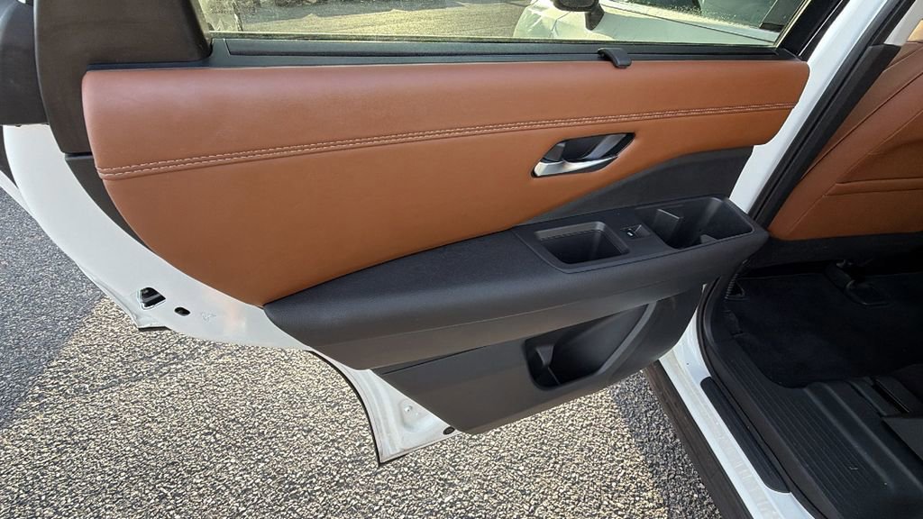 Used 2022 Nissan Pathfinder Platinum image 21