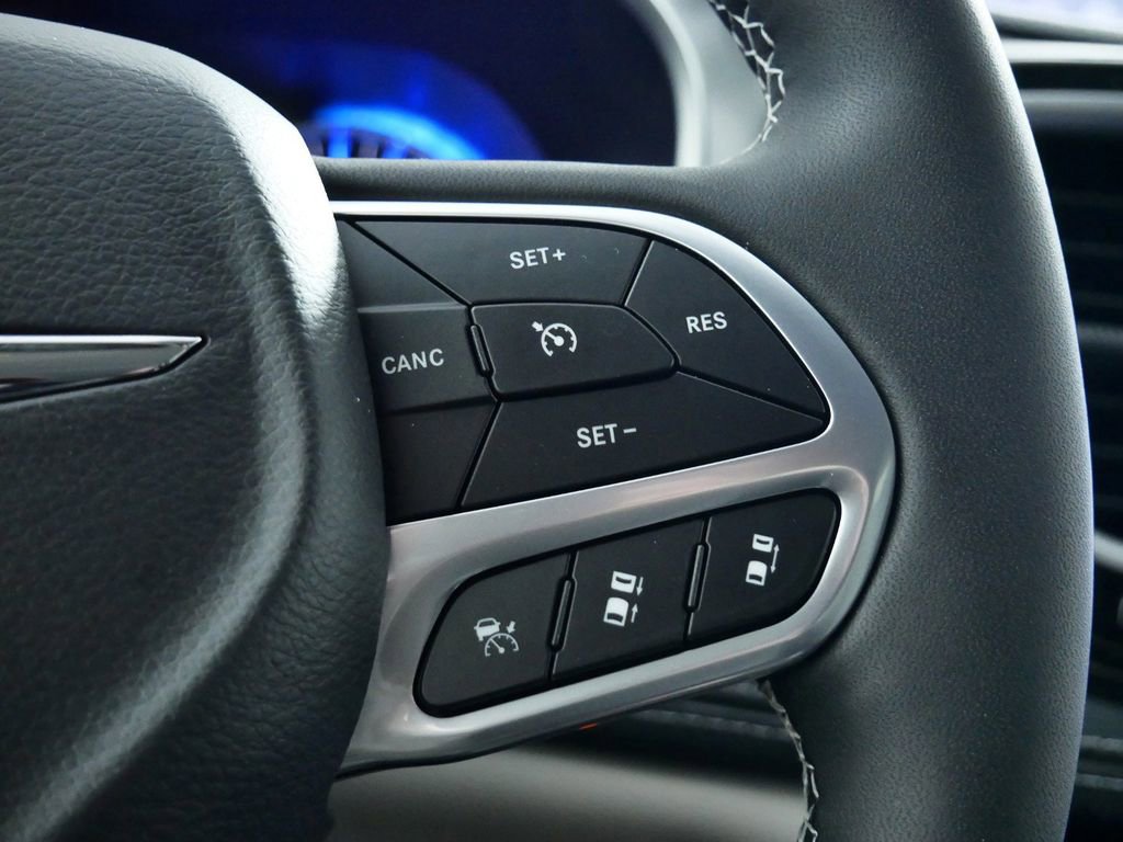 New 2024 Chrysler Pacifica Touring-L image 40