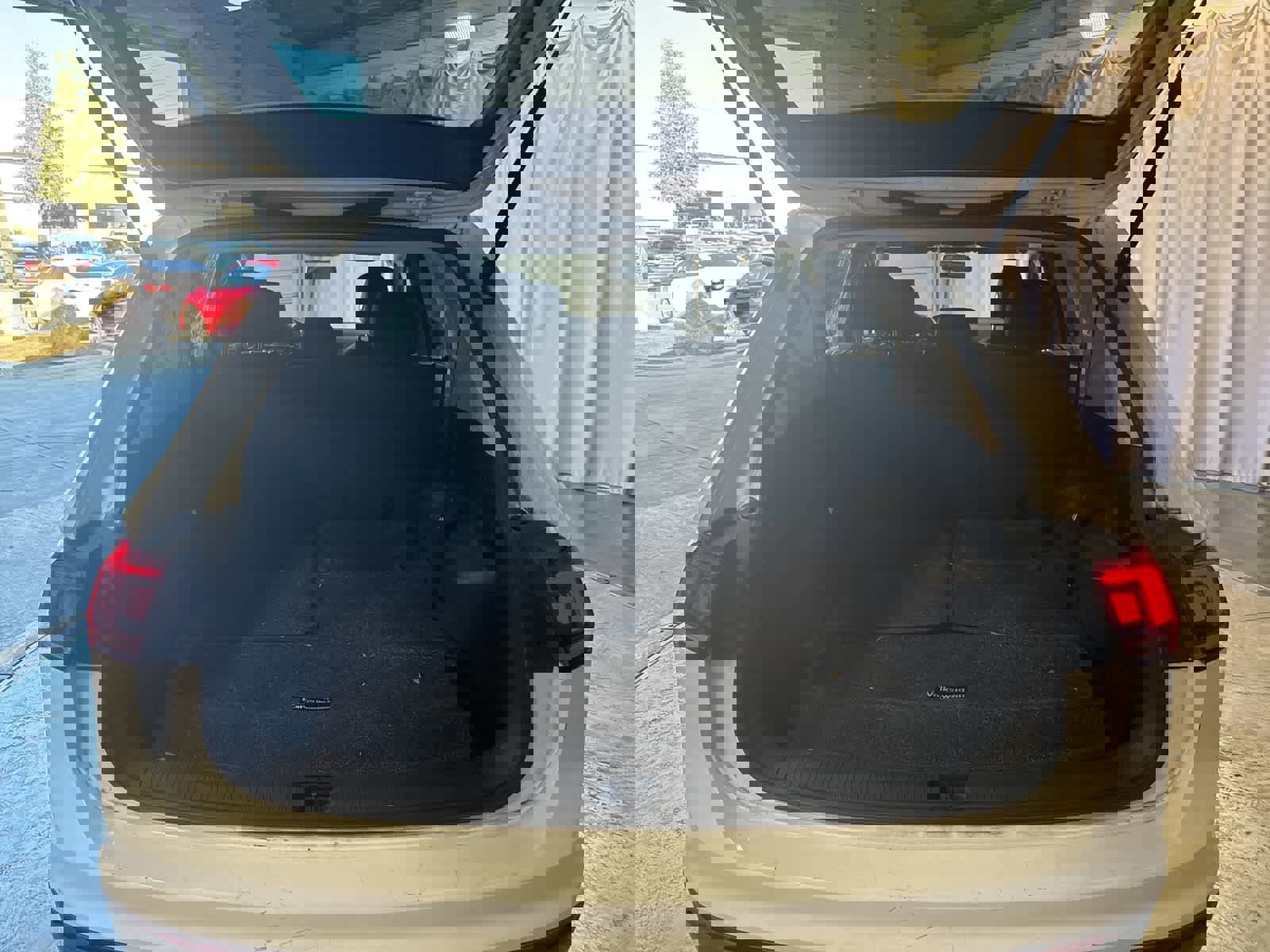 Used 2018 Volkswagen Tiguan S image 14