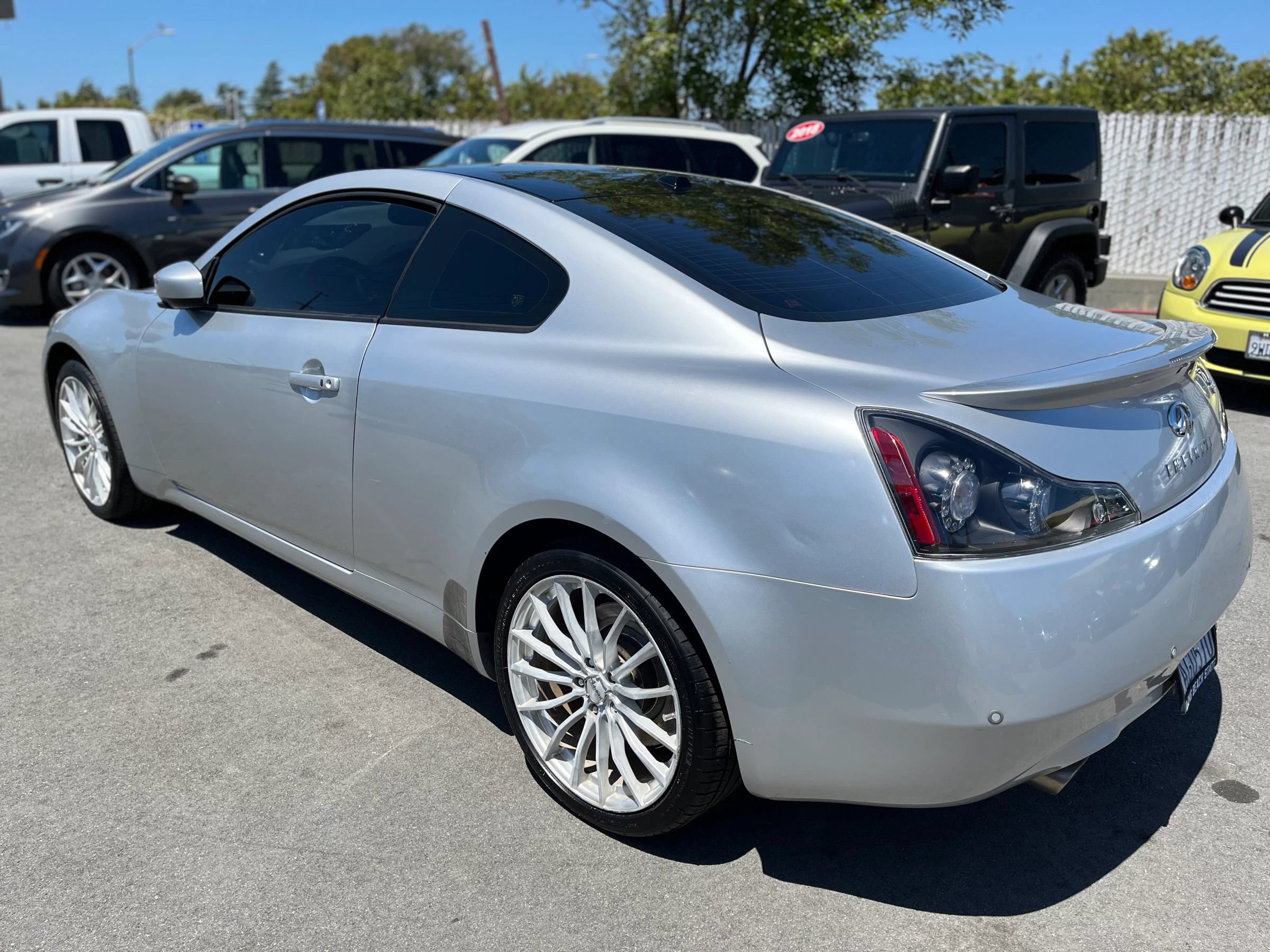 Used 2010 INFINITI G37 x Coupe w/ Premium Pkg AWD/4WD image 4