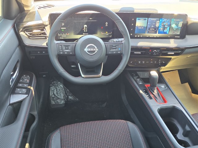 New 2026 Nissan Kicks SR w/ SR Premium Package FWD image 11