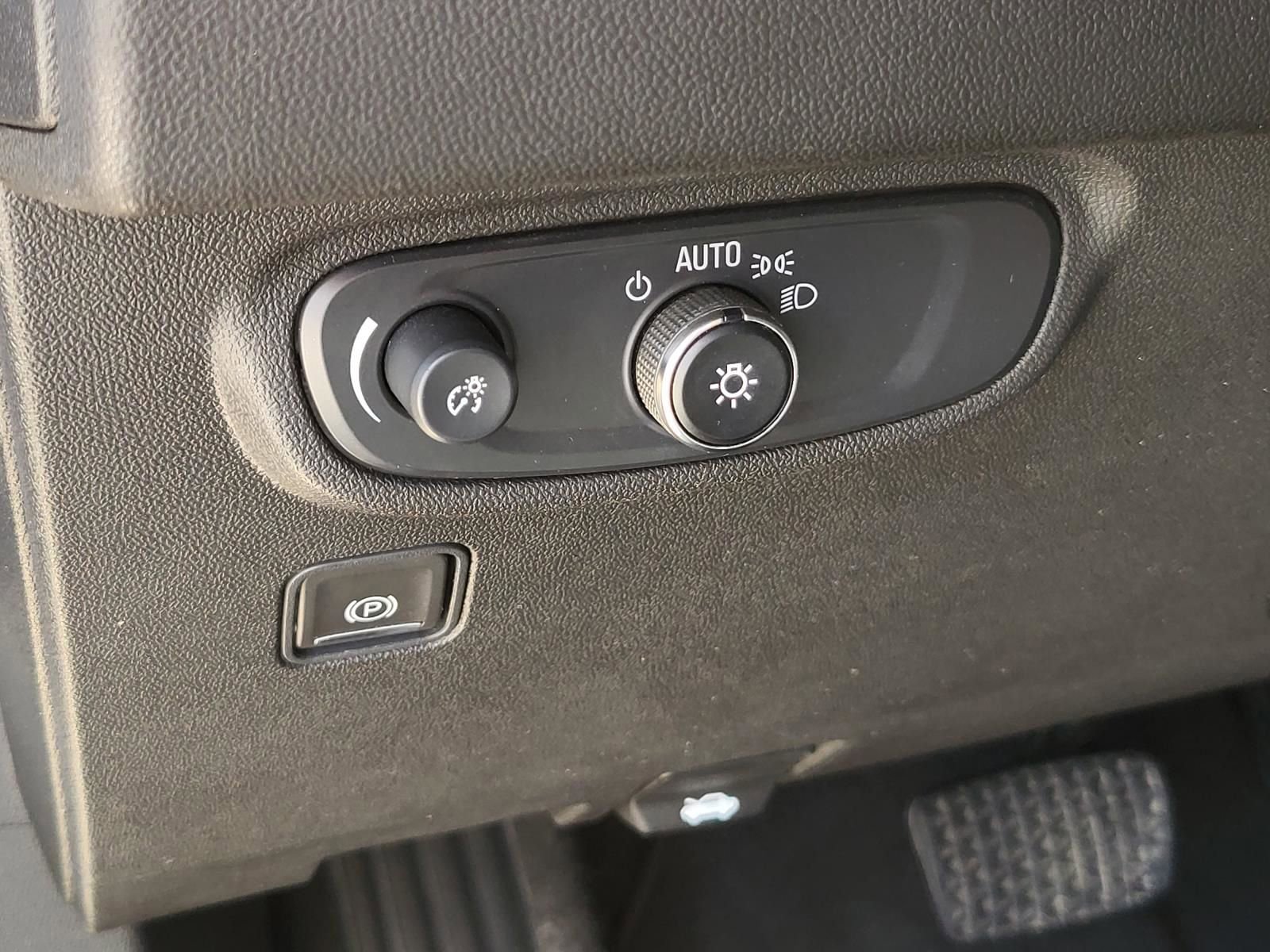 Used 2024 GMC Terrain SLE AWD/4WD image 21