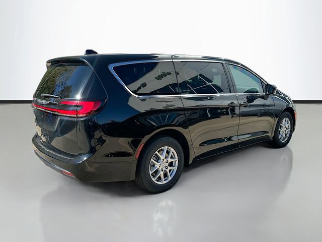 New 2026 Chrysler Pacifica Select image 6
