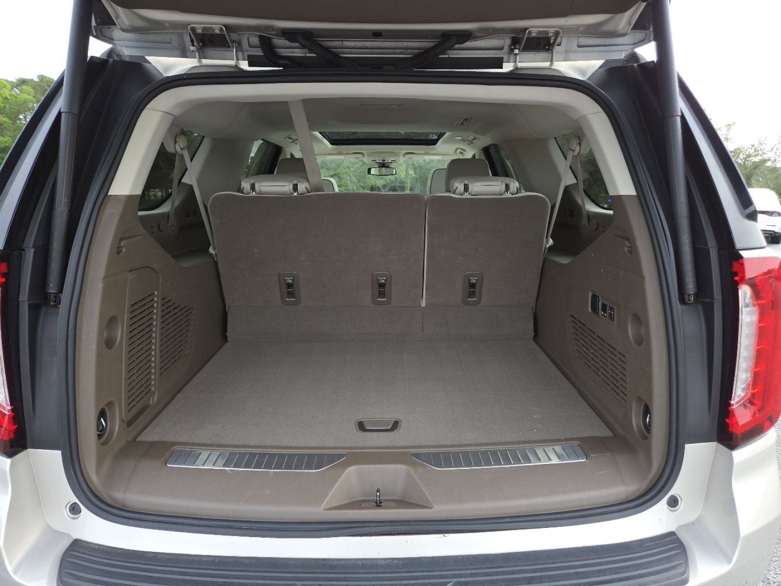 Used 2022 GMC Yukon XL Denali RWD image 22