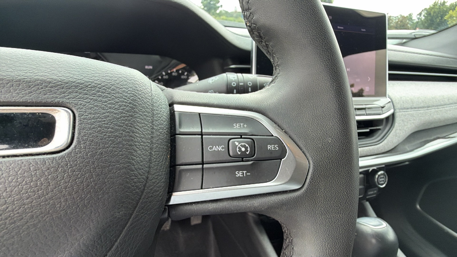 Used 2024 Jeep Compass Latitude AWD/4WD image 28