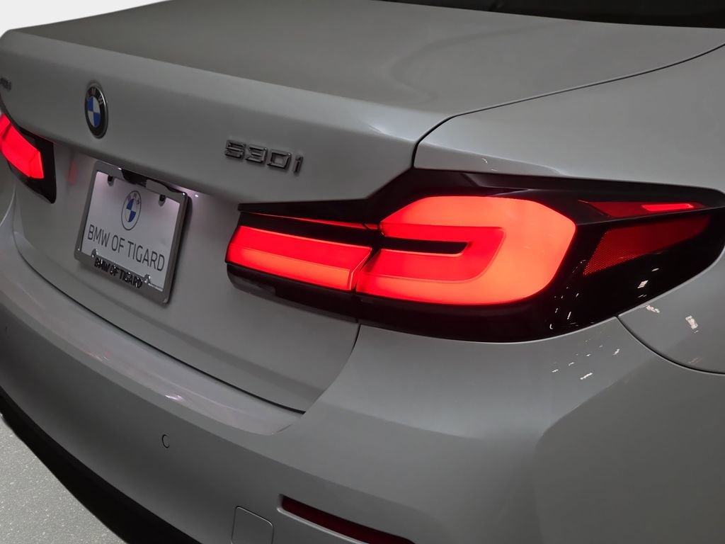 Certified 2022 BMW 530i xDrive w/ Convenience Package AWD/4WD image 33