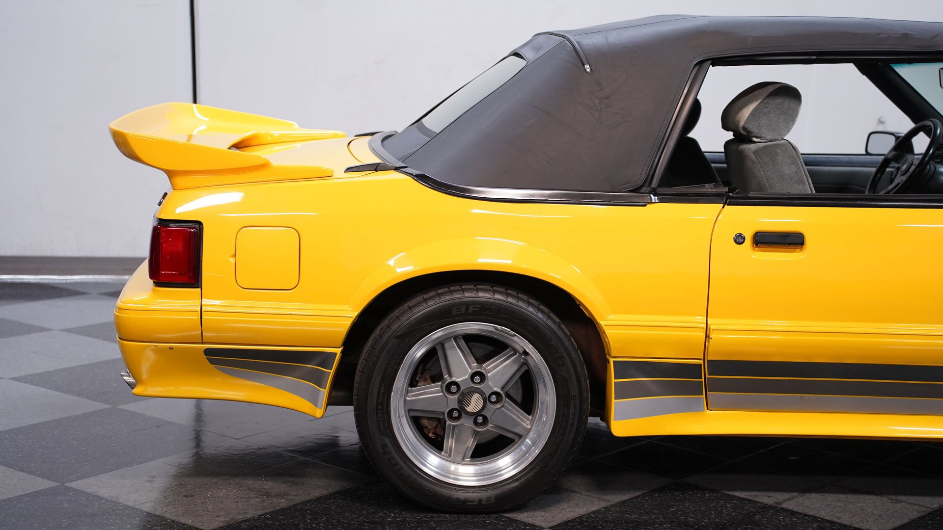 Used 1989 Ford Mustang LX image 23