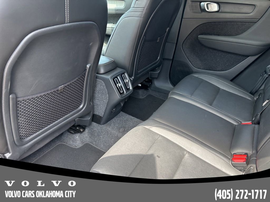Used 2025 Volvo XC40 B5 Plus image 15