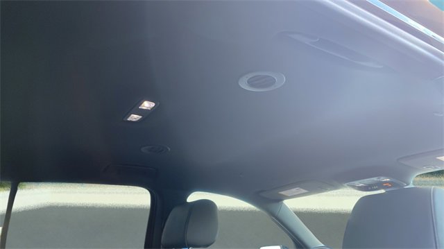 Used 2023 Chevrolet Traverse RS image 16