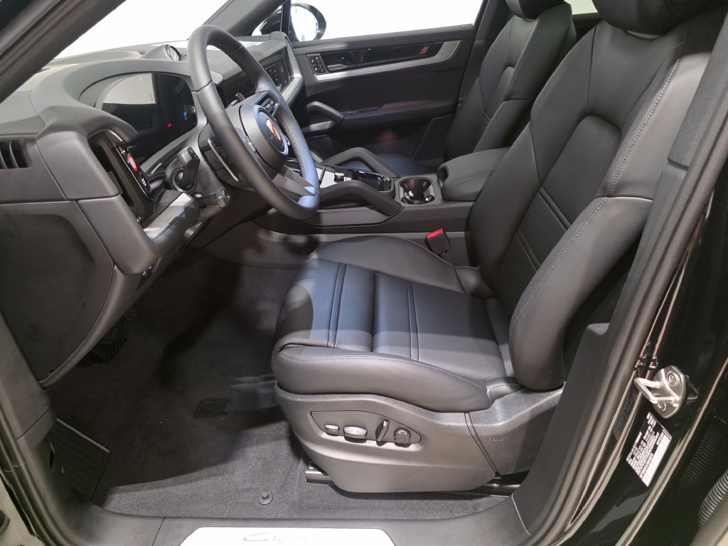 New 2026 Porsche Cayenne Coupe AWD/4WD image 5