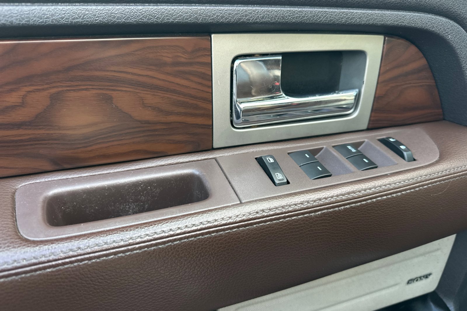 Used 2010 Ford F150 Platinum image 11