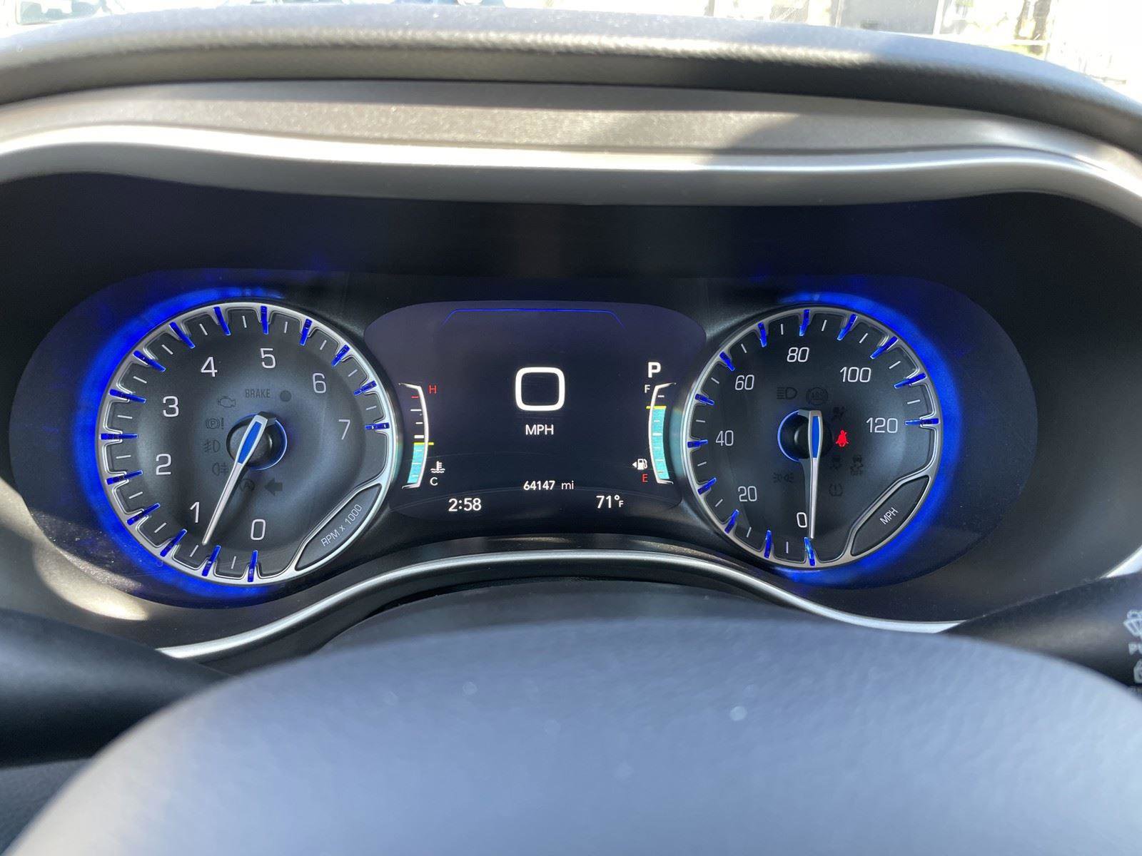 Used 2023 Chrysler Pacifica Touring-L image 19