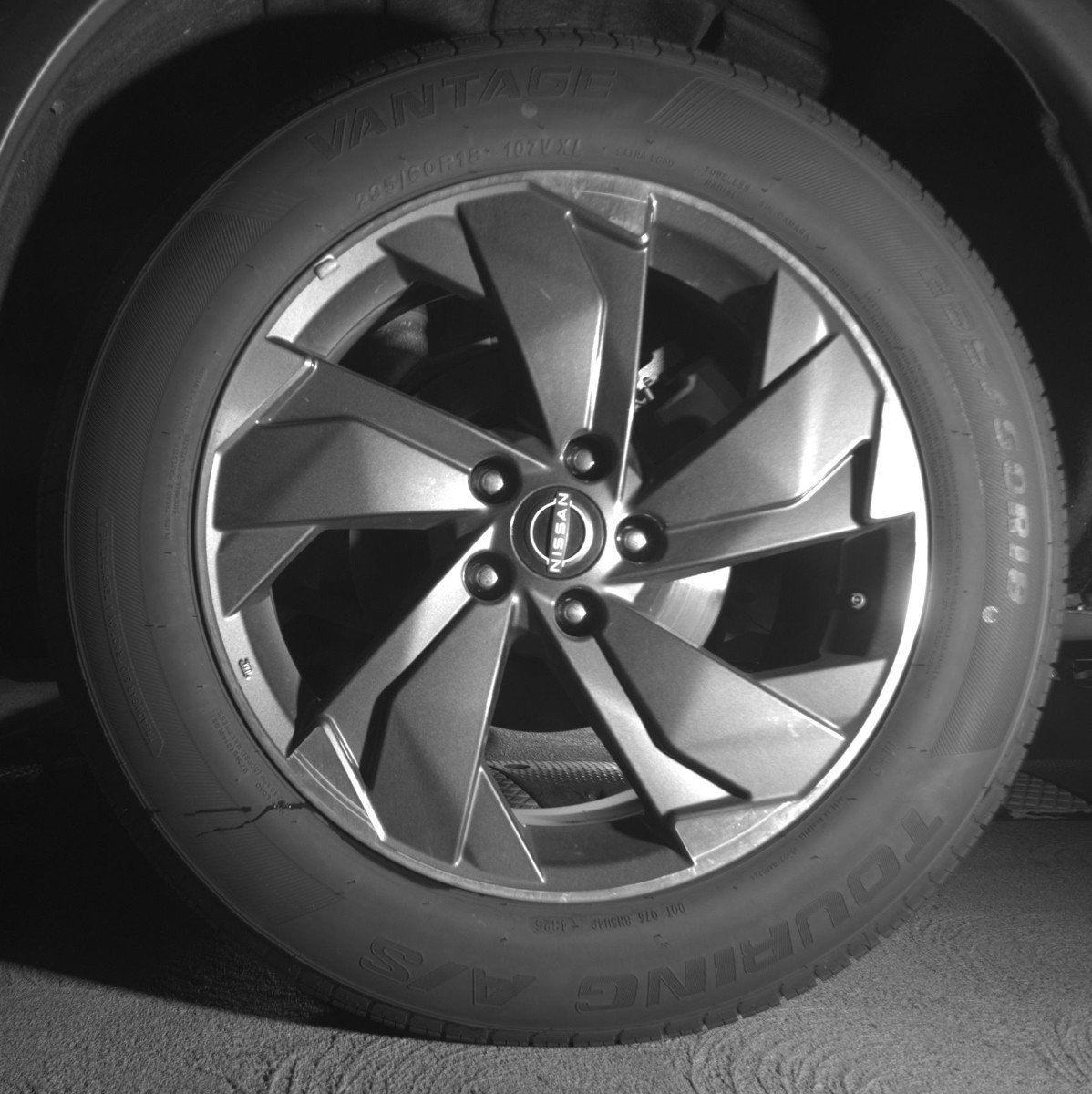 Used 2025 Nissan Rogue SV image 14