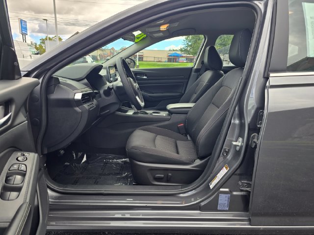 Used 2025 Nissan Altima 2.5 SV FWD image 17