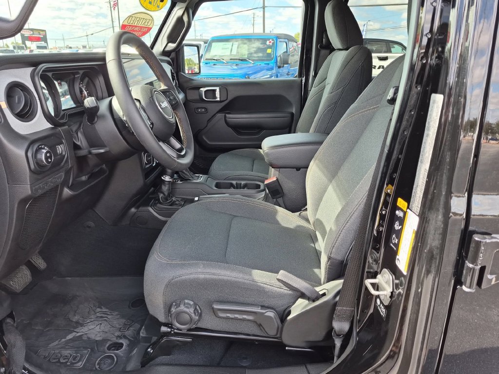 Certified 2024 Jeep Gladiator Sport AWD/4WD image 11