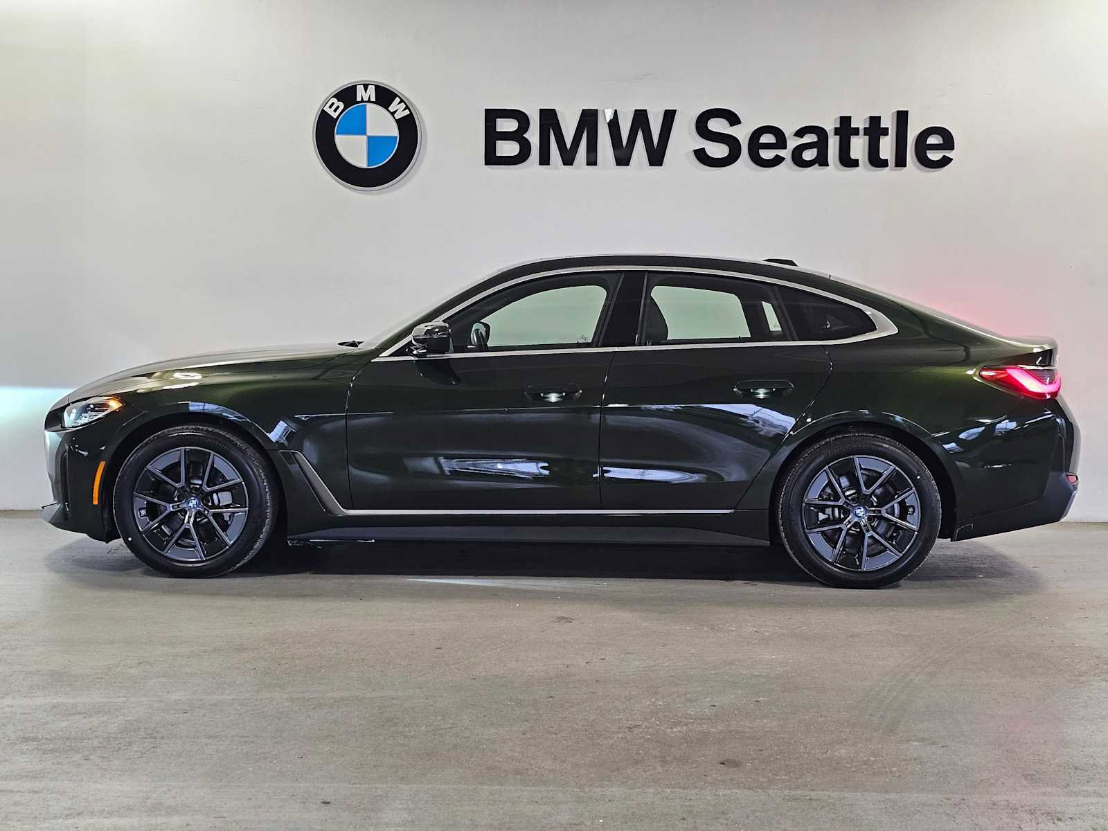 Used 2023 BMW i4 eDrive35 w/ Premium Package image 3