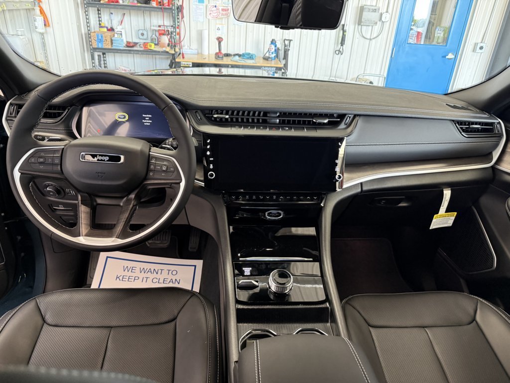 New 2027 Jeep Grand Cherokee Limited AWD/4WD image 17